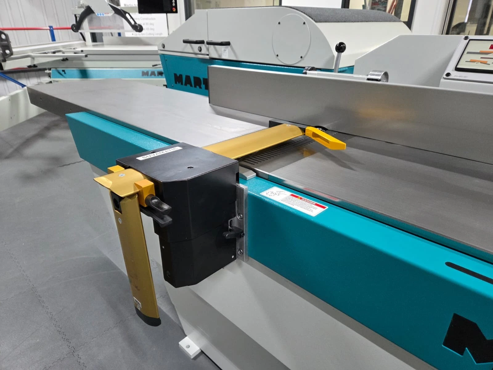 MARTIN T32 thickness planer for solid timber preparation